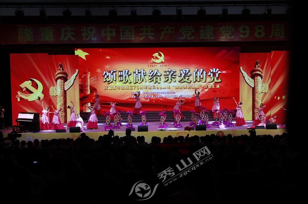 电影《花千骨》首映礼陈都灵造型图，这身鹅黄色裙子好美